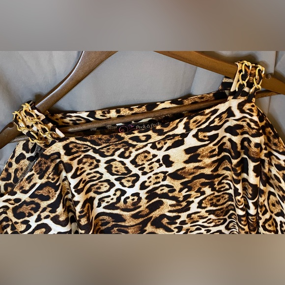 Peck & Peck- Leopard Print Top with gold chain straps - Picture 4 of 8